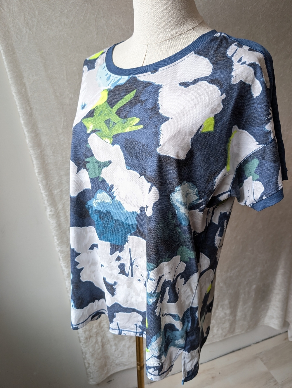 The North Face Abstract Short Sleeve Activity Top XL